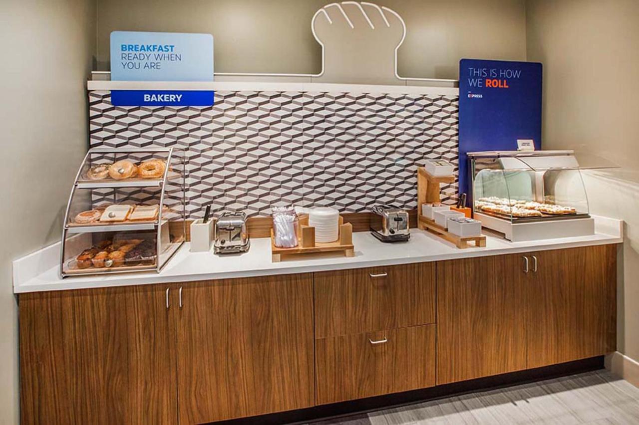 Holiday Inn Express East Peoria - Riverfront By Ihg Zewnętrze zdjęcie